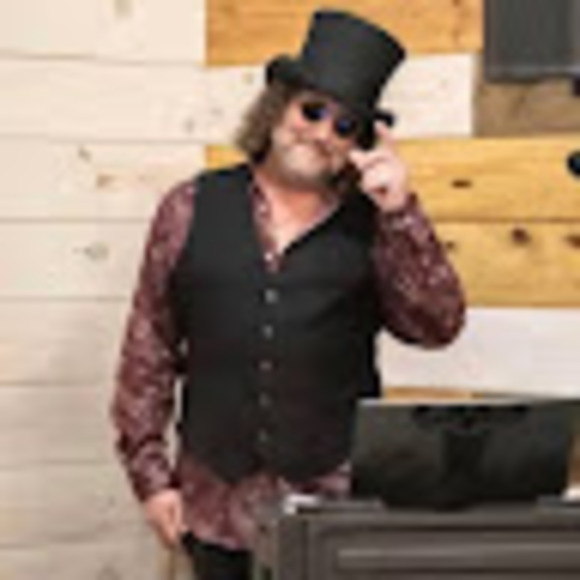 Meet your Posher, Robin - Picture 1 of 1